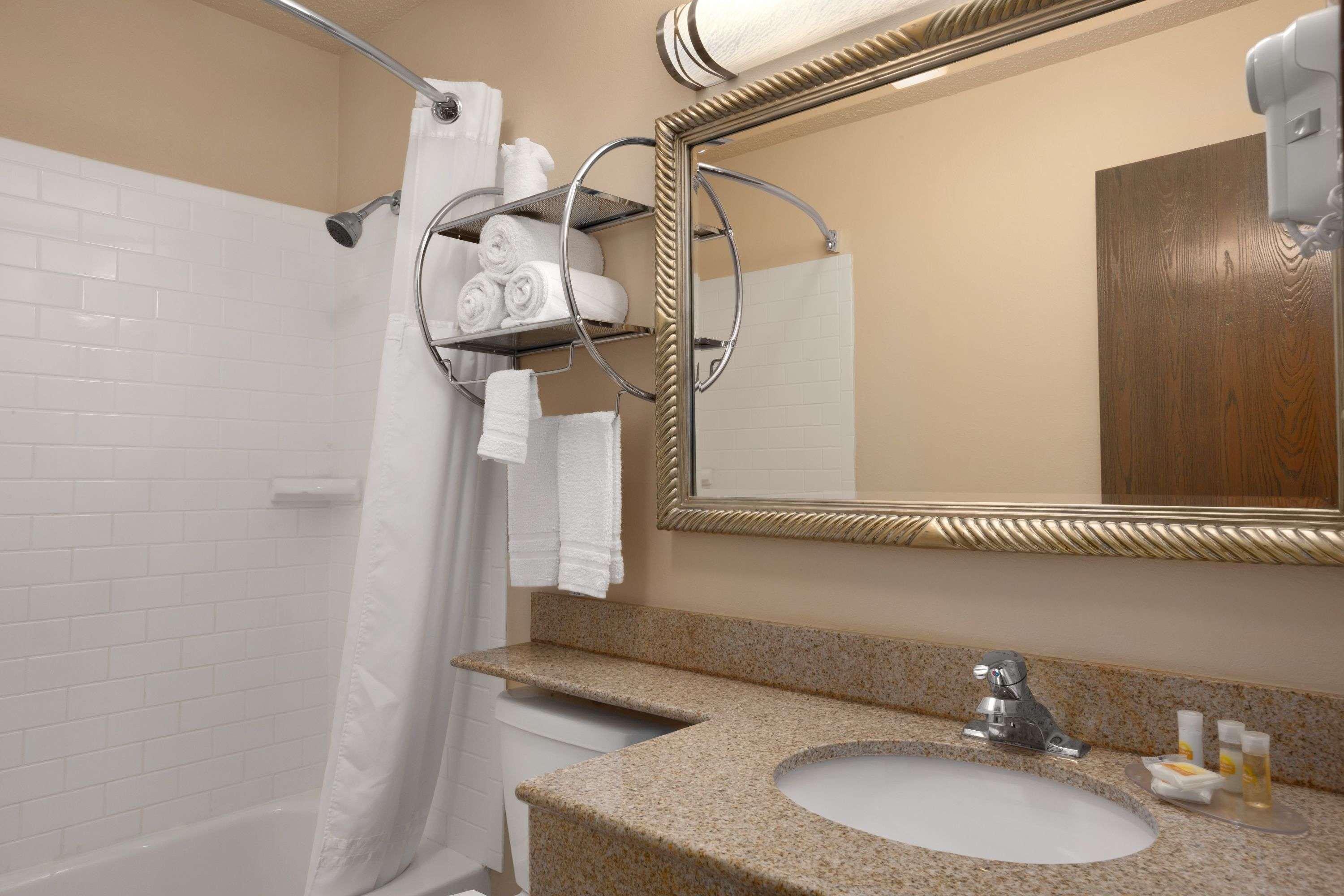 Days Inn By Wyndham Keene Nh Dış mekan fotoğraf